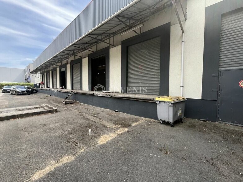 Industrial in Gonesse to rent - Building Photo - Image 3 of 6