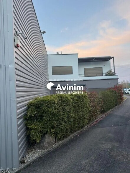 Light Industrial in Chaponost to rent - Building Photo - Image 3 of 18