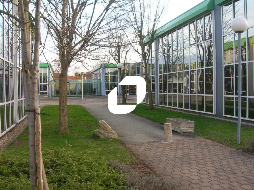 Office in Saint-Thibault-des-Vignes to rent Building Photo- Image 1 of 11
