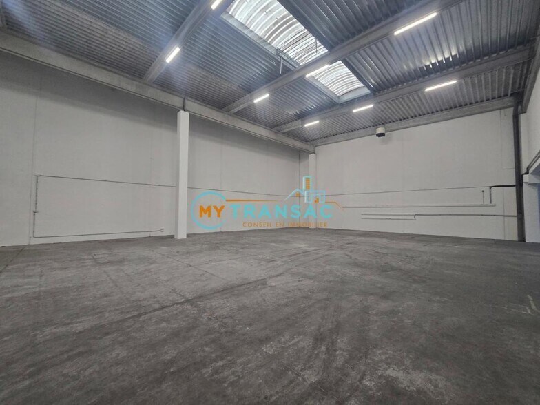 Light Industrial in Ivry-sur-Seine to rent - Interior Photo - Image 2 of 5