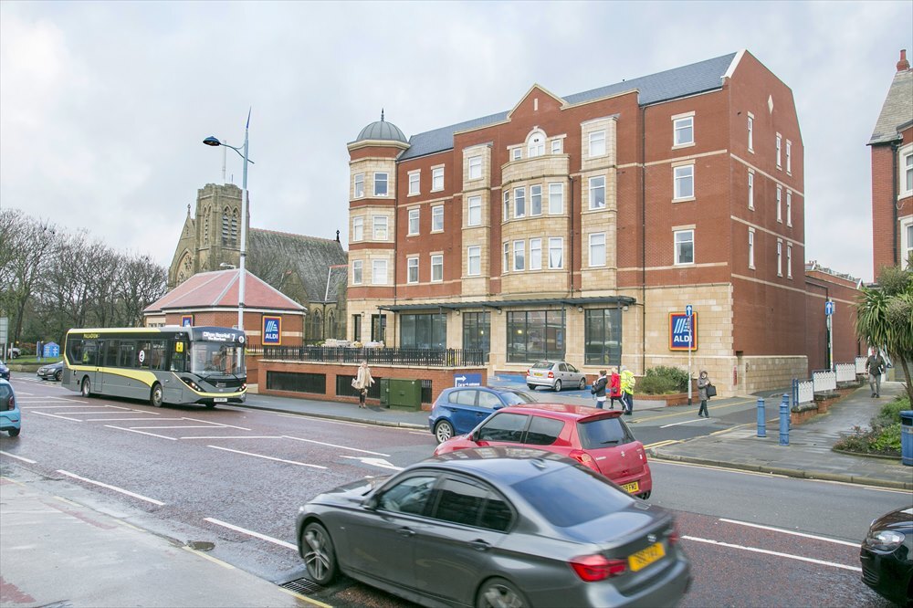 Clifton Dr N, Lytham St Annes for sale Primary Photo- Image 1 of 1