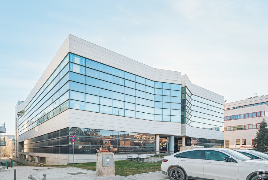 Office in Alcobendas, Madrid to rent - Building Photo - Image 2 of 5