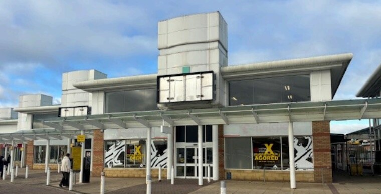 4 Island Green Shopping Centre, Wrexham for sale - Primary Photo - Image 1 of 1