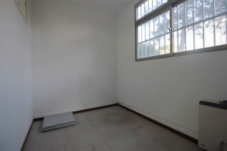 Retail in Madrid, Madrid to rent Interior Photo- Image 1 of 3
