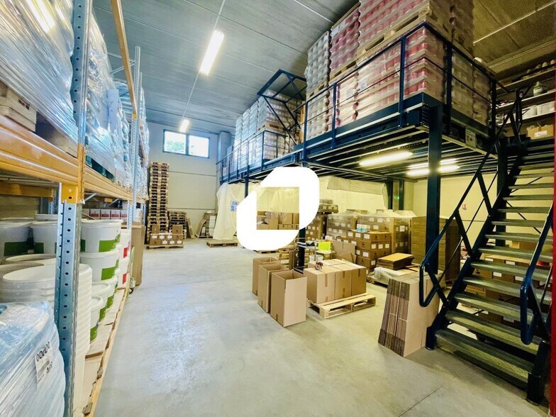 Light Industrial in Brignais to rent - Building Photo - Image 3 of 9