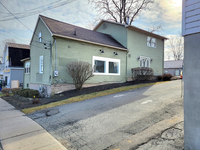 165 Ward St, Montgomery, NY for sale - Primary Photo - Image 1 of 26