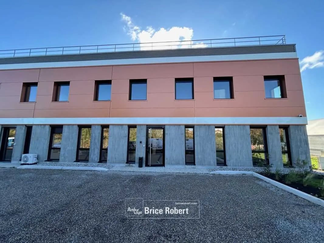 Light Industrial in Meyzieu for sale Building Photo- Image 1 of 14