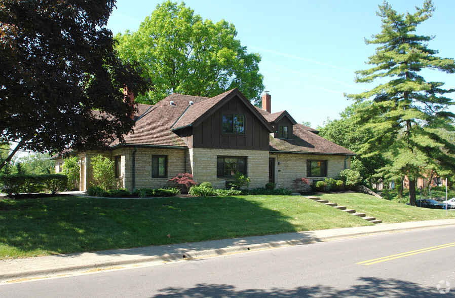 5760 N High St, Worthington, OH for rent - Building Photo - Image 3 of 36