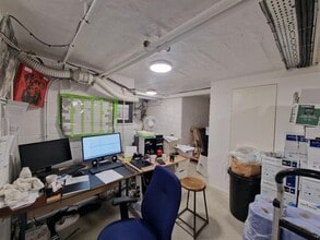 30 St Johns Ln, London to rent Interior Photo- Image 2 of 3