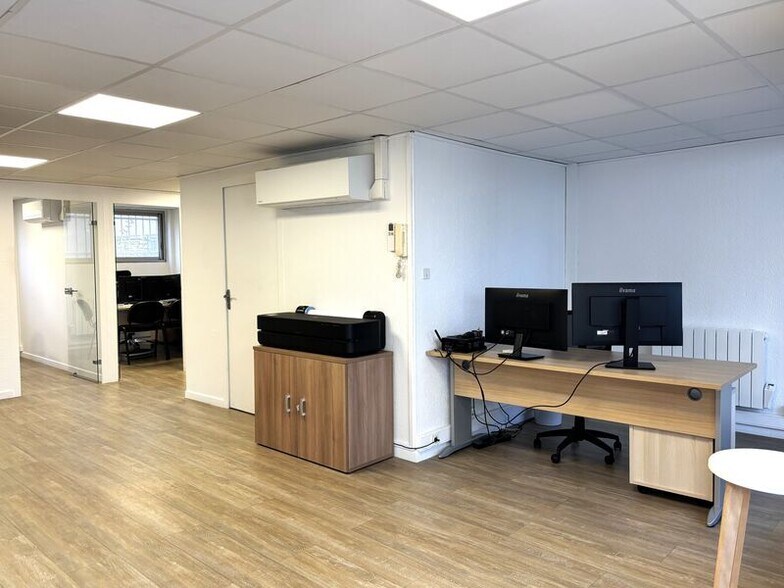 Office in Lyon to rent - Interior Photo - Image 3 of 4