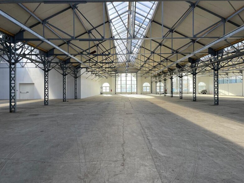 Industrial in Ivry-sur-Seine to rent - Interior Photo - Image 1 of 6