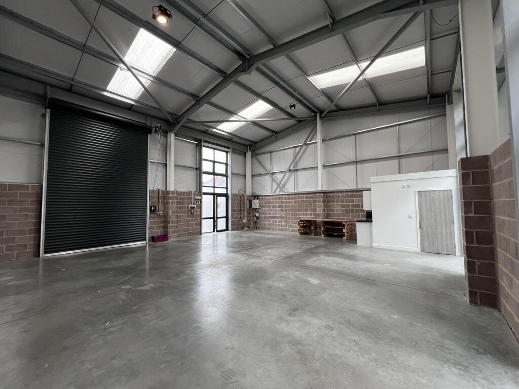 Oakdene Dr, Three Legged Cross to rent Interior Photo- Image 1 of 3