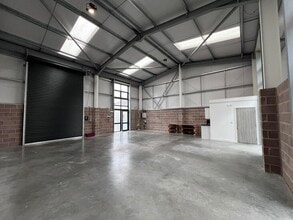 Oakdene Dr, Three Legged Cross to rent Interior Photo- Image 1 of 3