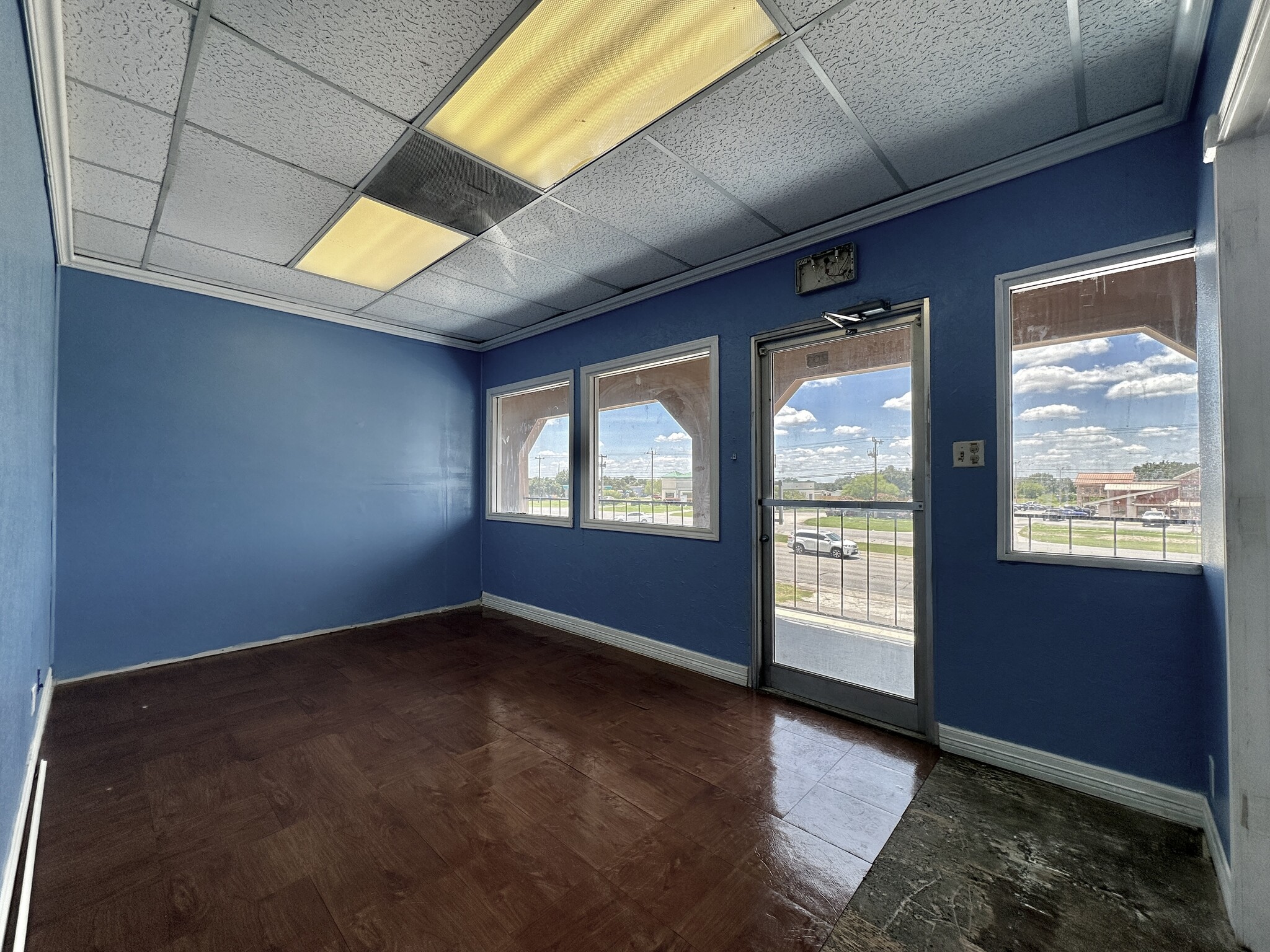 7205 Bandera Rd, San Antonio, TX for rent Building Photo- Image 1 of 13