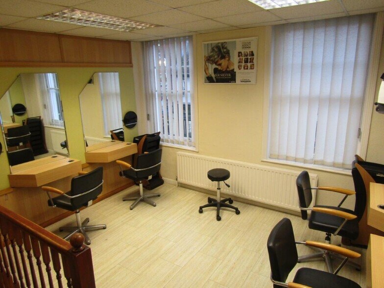 105 High St, Bedford to rent - Building Photo - Image 1 of 11