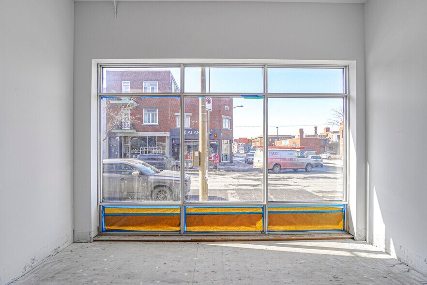 6529 Boul Saint Laurent, Montréal, QC to rent - Building Photo - Image 2 of 7