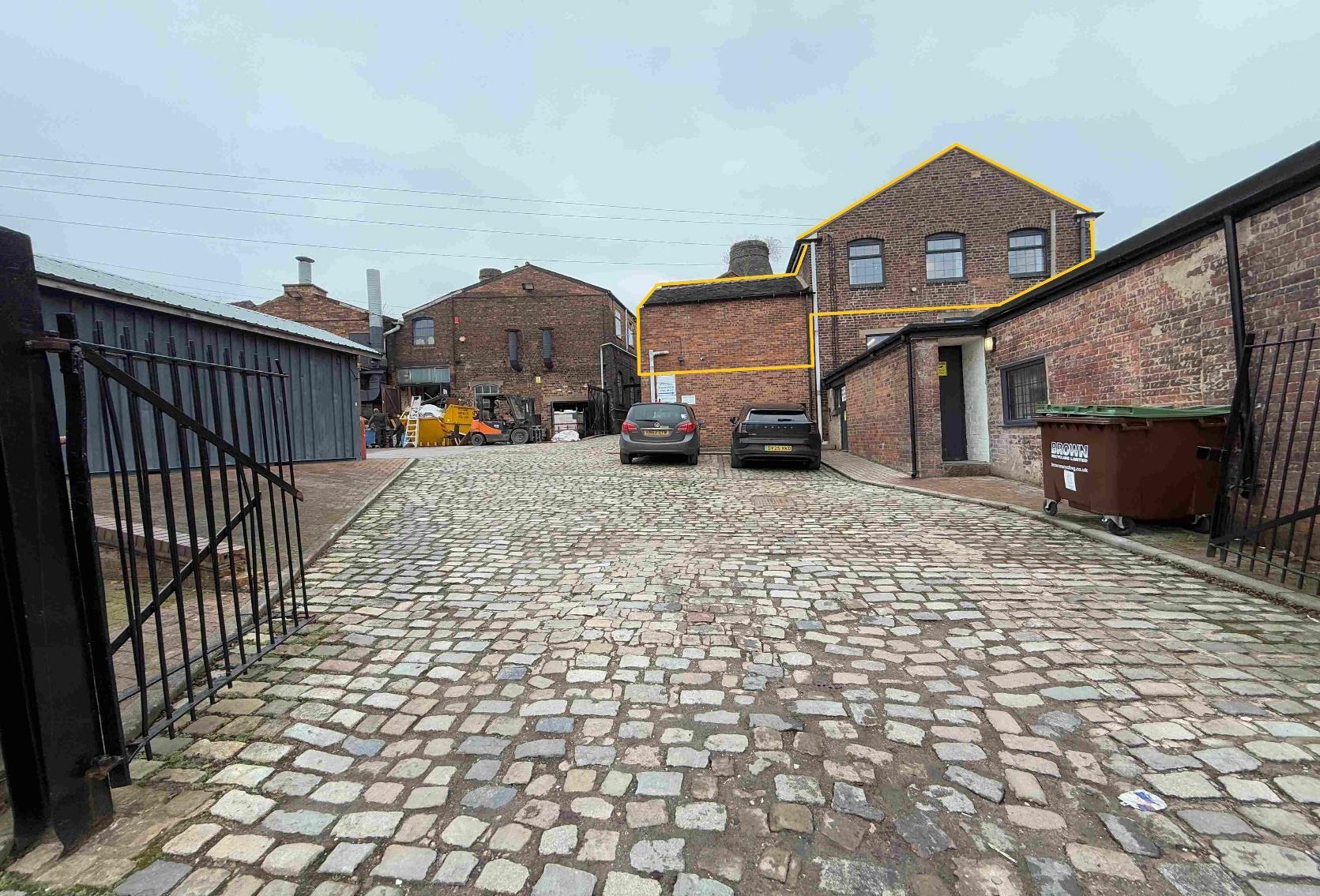 Beaufort Rd, Stoke On Trent to rent Building Photo- Image 1 of 3