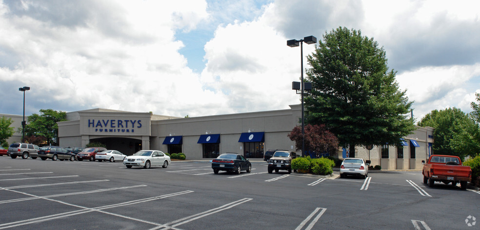 1900-1910 Valley View Blvd, Roanoke, VA for rent - Building Photo - Image 1 of 2