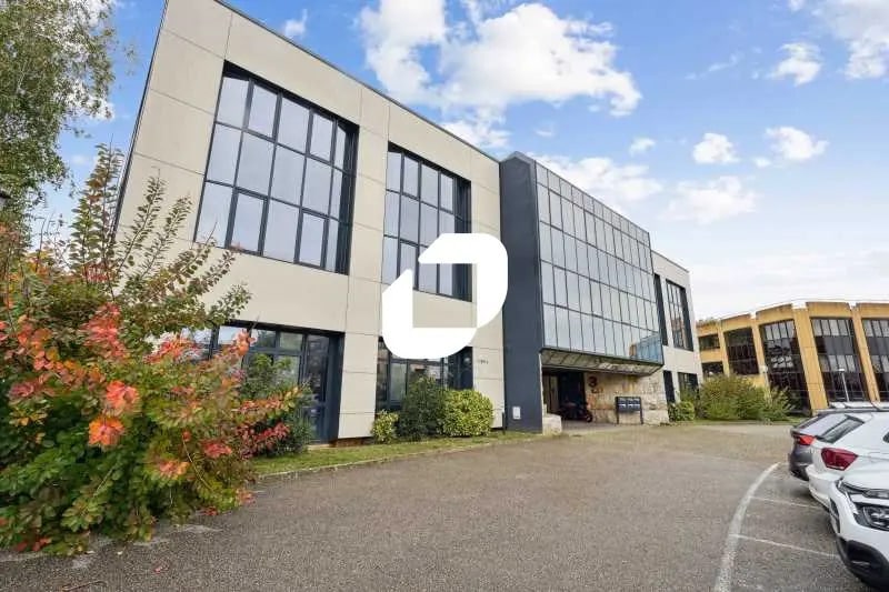 Office in Saint-Didier-au-Mont-d'Or to rent Building Photo- Image 1 of 20