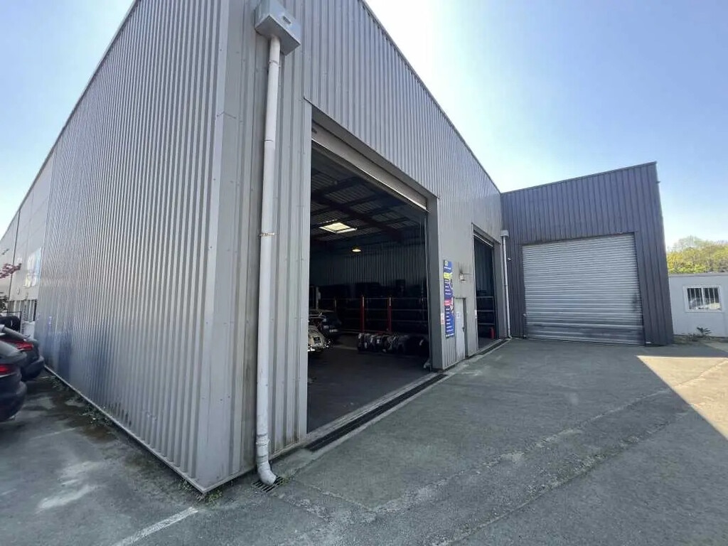 Location Local d'activités 619 m² - Photo 1