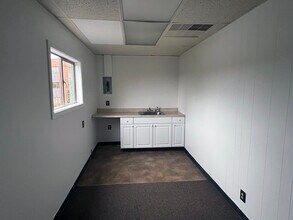 9442 SW Barbur Blvd, Portland, OR to rent Interior Photo- Image 1 of 3