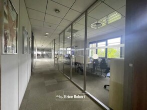 Office in Saint-Priest to rent Interior Photo- Image 2 of 3