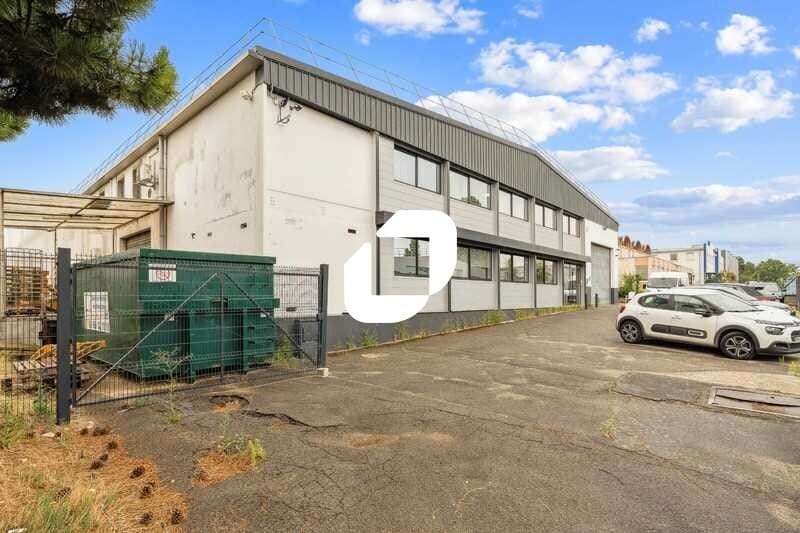 Light Industrial in Morangis to rent - Building Photo - Image 2 of 16