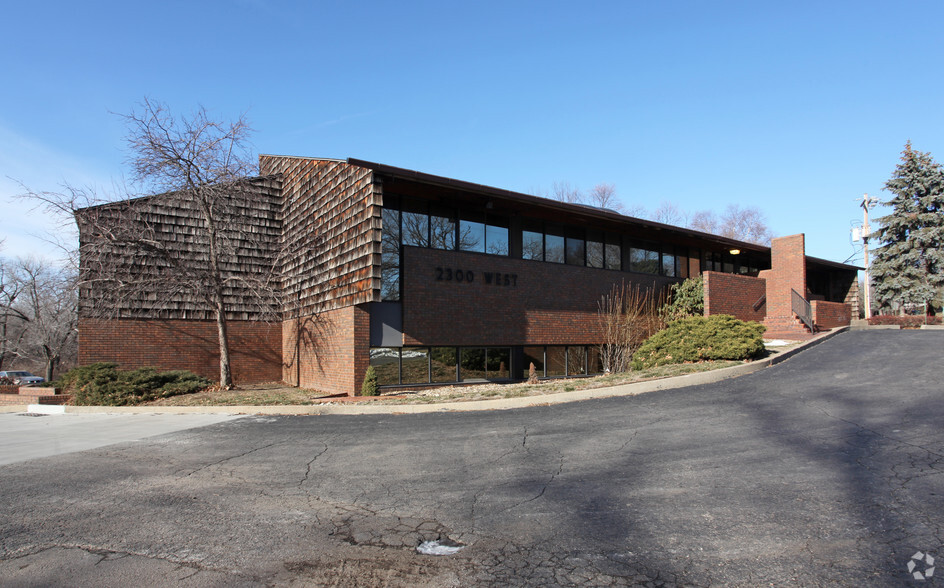 2300 SW 29th St, Topeka, KS for sale - Primary Photo - Image 1 of 1