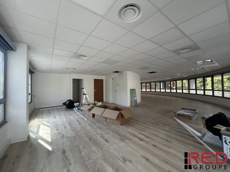 Office in Aix-en-Provence for sale - Interior Photo - Image 3 of 7