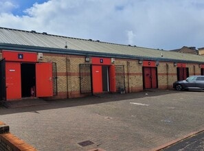 106 Barloch St, Glasgow to rent Building Photo- Image 1 of 3