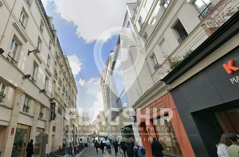 Retail in Paris to rent - Building Photo - Image 1 of 2