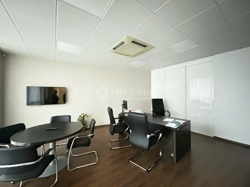 Location Bureaux 465 m² - Photo 1