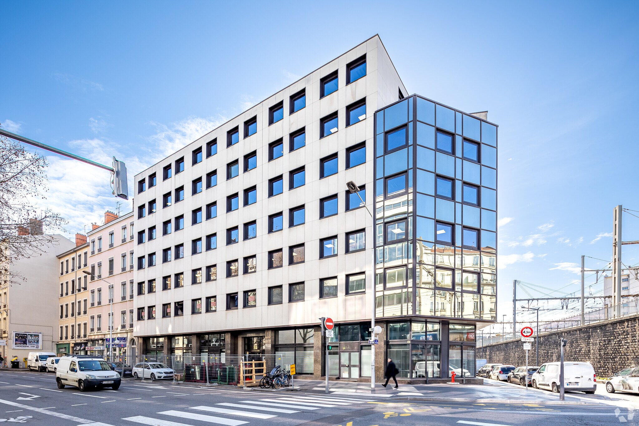 Office in Lyon to rent Primary Photo- Image 1 of 5