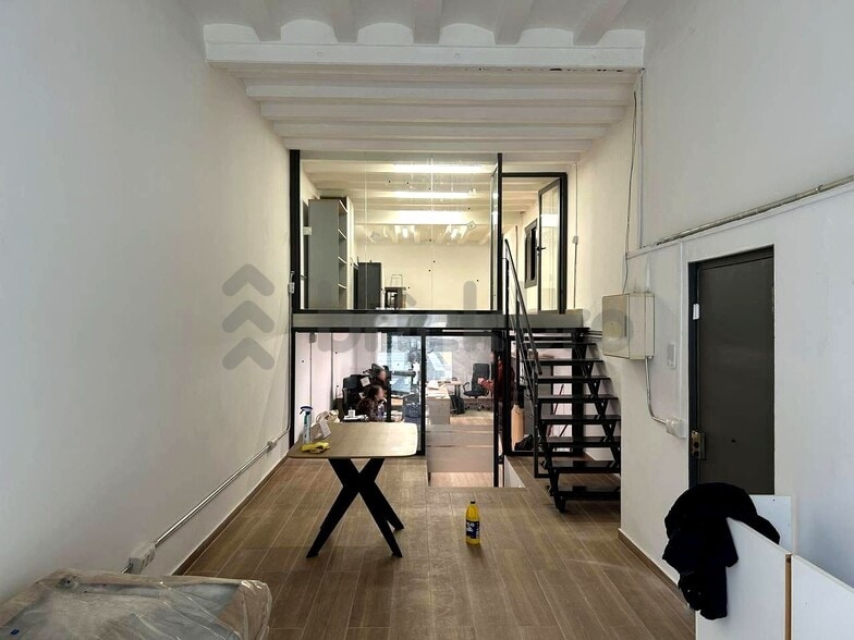 Office in Barcelona, Barcelona to rent - Building Photo - Image 2 of 4