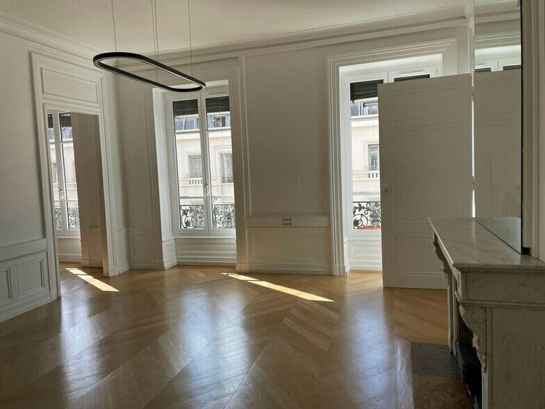 Office in Lyon to rent - Interior Photo - Image 3 of 11
