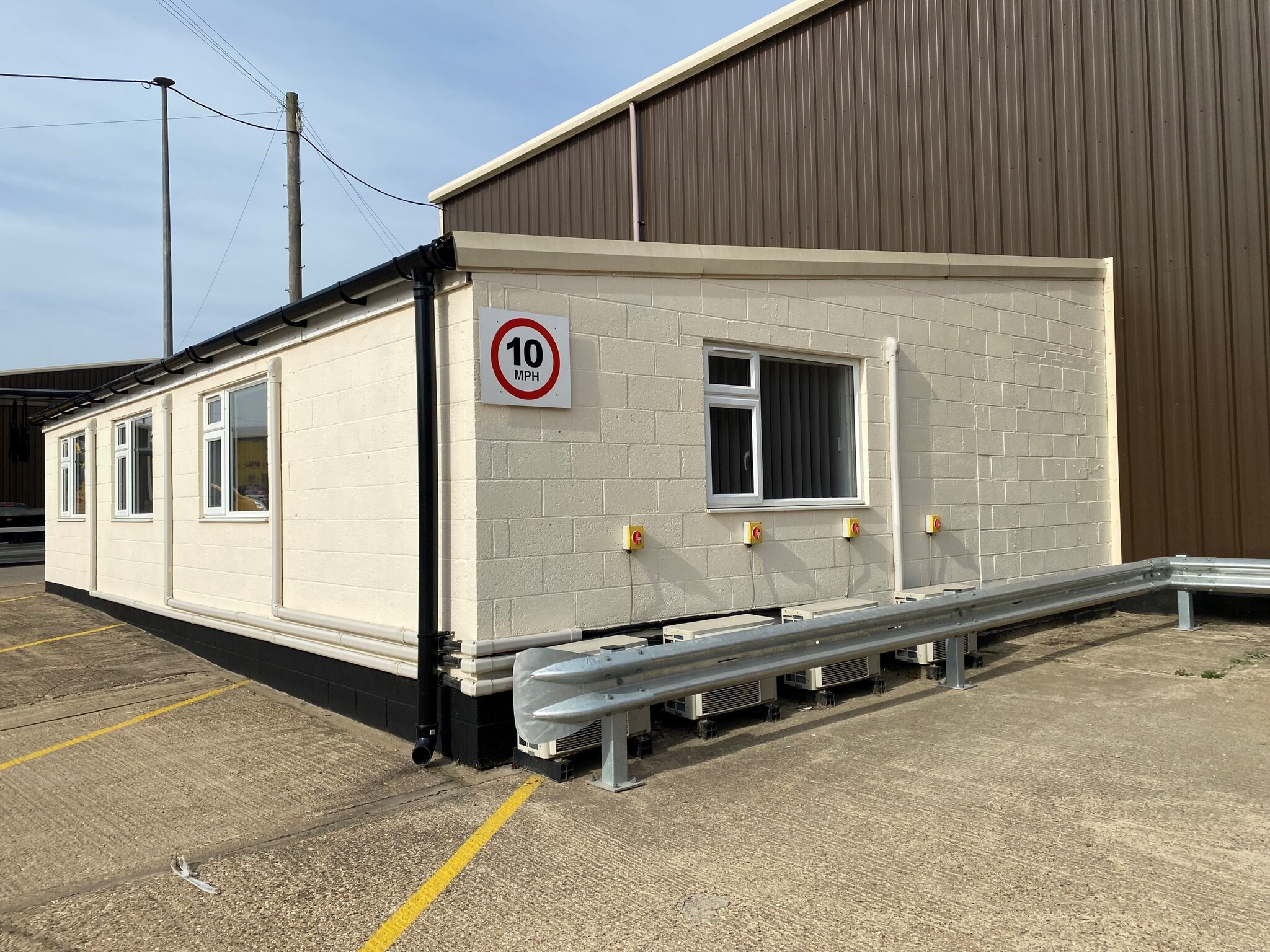 Wansford Rd, Peterborough to rent Building Photo- Image 1 of 10