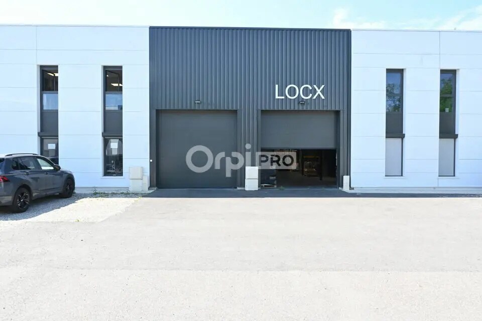 Office in Sathonay-Camp to rent Building Photo- Image 1 of 12