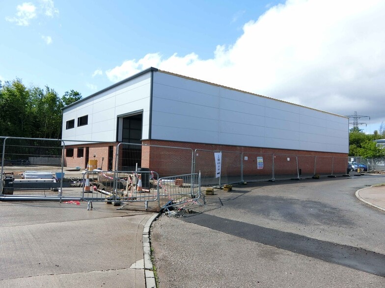 Attwood Rd, Burntwood to rent - Primary Photo - Image 1 of 2