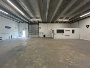 2075 N Powerline Rd, Pompano Beach, FL to rent Interior Photo- Image 2 of 3