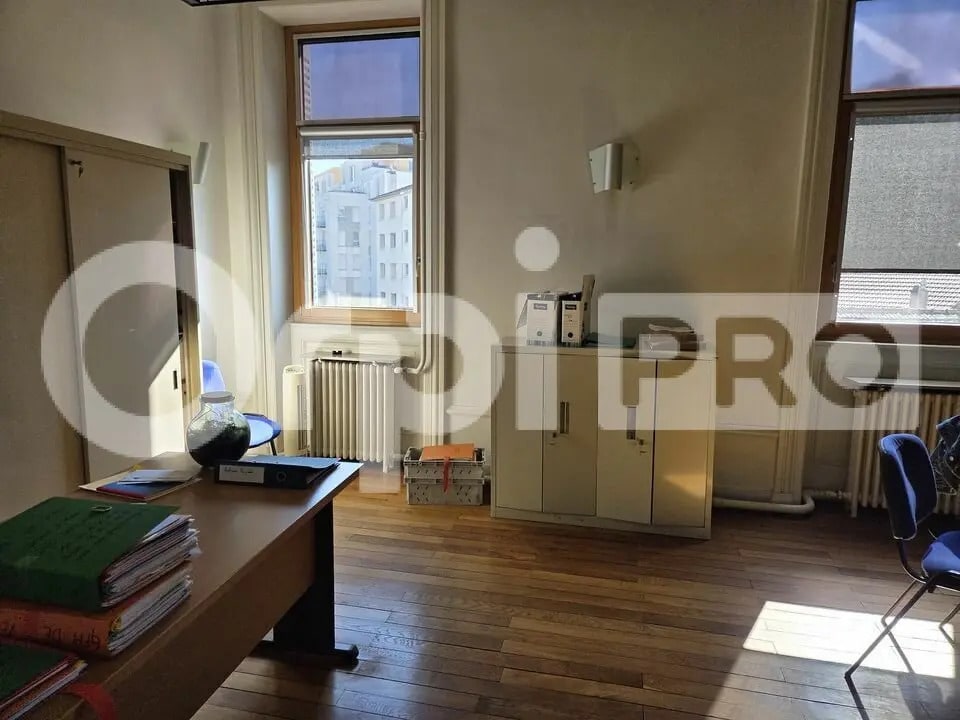 Location Bureaux 480 m² - Photo 1