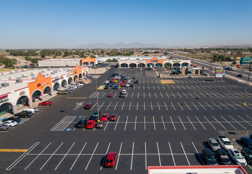 Fiesta Mercado Shopping Center portfolio of 6 properties for sale on LoopNet.co.uk - Building Photo - Image 2 of 19