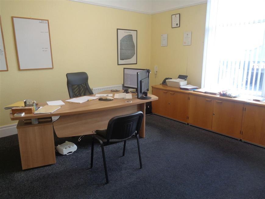 4 Woodland Rd, Darlington to rent Interior Photo- Image 1 of 3