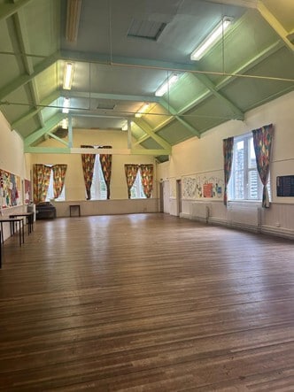 86A High St, Oldham, GTM OL3 6AX - Unit Schoolroom Building - - Interior Photo - Image 1 of 1
