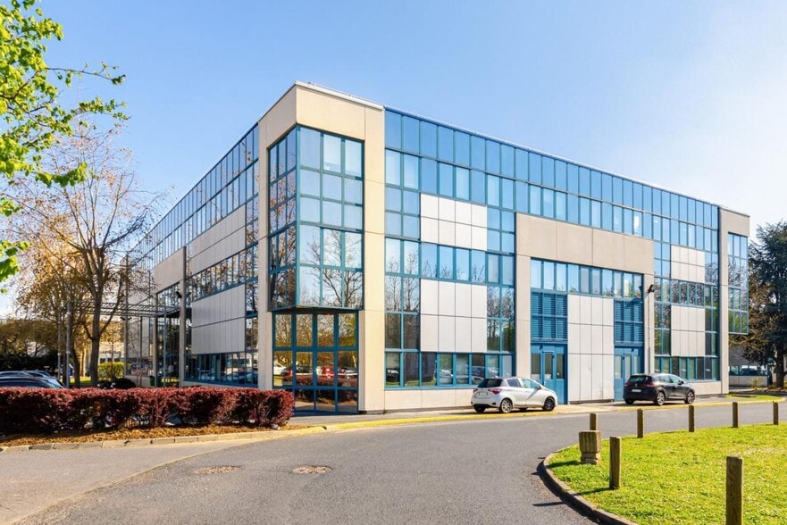 Industrial in Fresnes to rent - Building Photo - Image 2 of 25