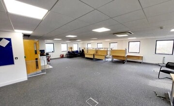 Oldmixon Cres, Weston Super Mare to rent Interior Photo- Image 2 of 5