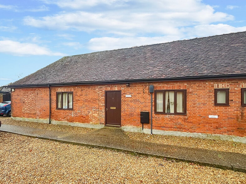 Clare Park, Farnham to rent - Building Photo - Image 1 of 9