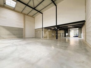 Light Industrial in Wissous to rent Interior Photo- Image 2 of 9
