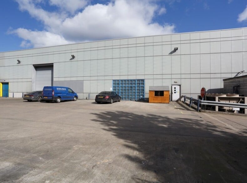 Industrial in Mace Ln, Ashford to rent - Building Photo - Image 1 of 3