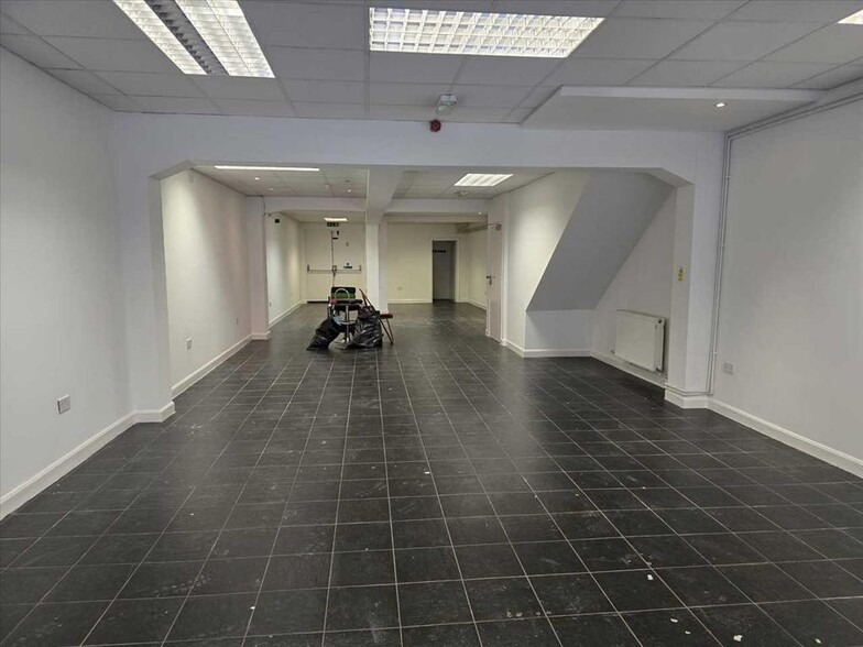 194 High St, Scunthorpe to rent - Building Photo - Image 2 of 2