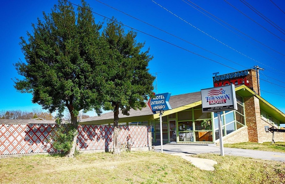 1112 E Main St, Independence, KS for sale - Primary Photo - Image 1 of 1